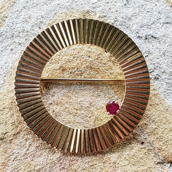 Jewelry - Vintage 14k Yellow Gold Circle
